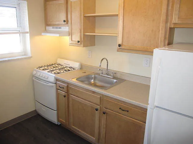 1022 Findley Dr — Photo 3