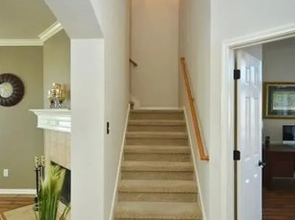 1819 Rosenborough Ln N, Round Rock, TX 78665