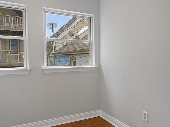 3rd image of 1837 W Dickens Ave #2R