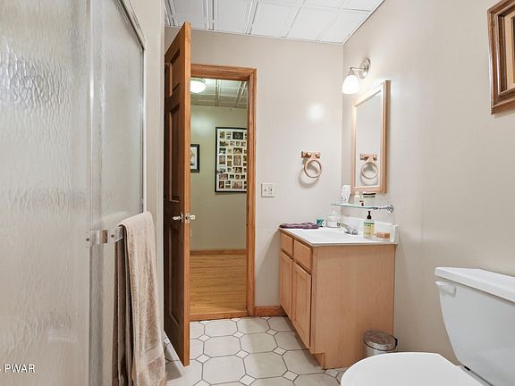 36th image of 992 Winterdale Rd