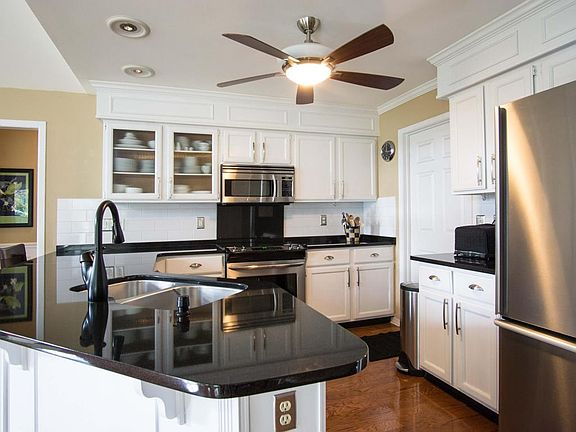 5th image of 2622 Stonegate Dr