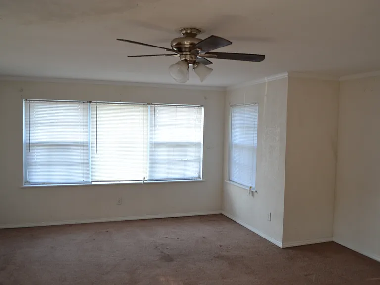 1128 Ginsberg Dr — Photo 2