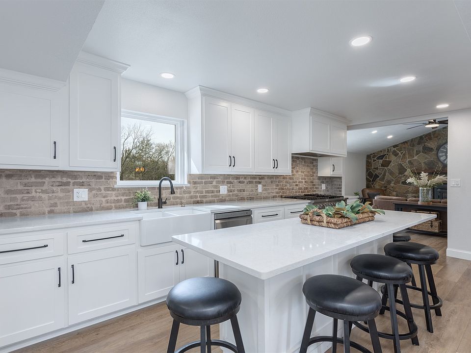 1st image of 1566 Davy Ln