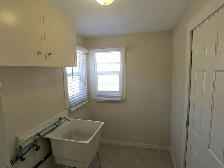 575 E St — Photo 5