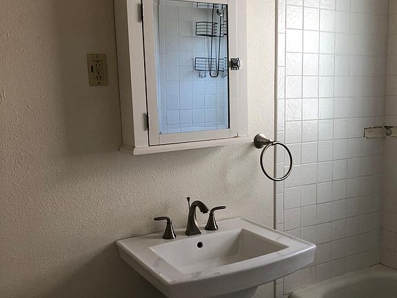 5th image of 1712 S Van Buren St #400