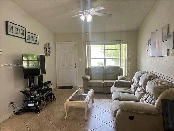 4th image of 4669 Martha Louise Dr