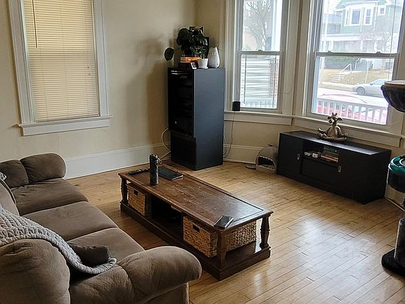 4th image of 2716 N Oakland Ave