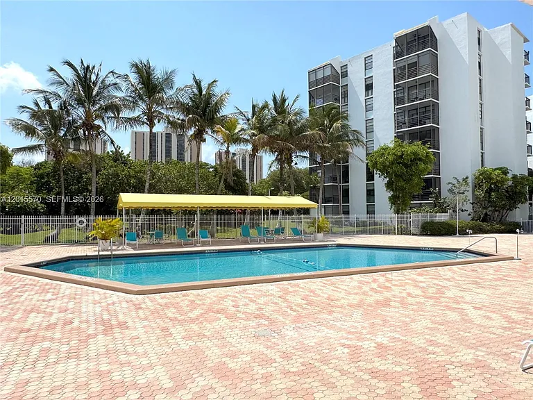 20400 W Country Club Dr #209 — Photo 26