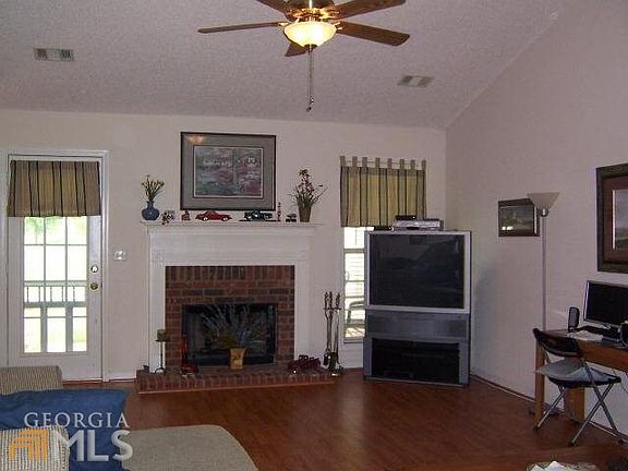 Wills Way Family Room_08042014