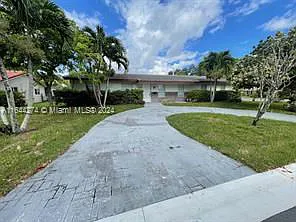 4 bed, 2.0 bath, $3,750 — Photo 2