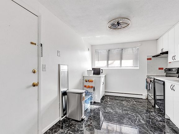 2nd image of 8 Woodcrest Ct APT 6