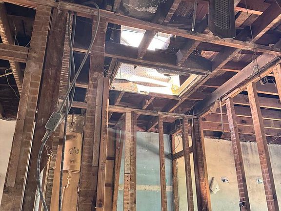 3rd image of 1705 M St NE
