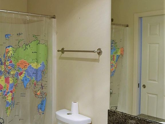 Full Size Bathroom