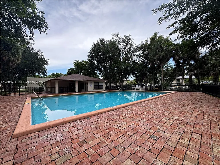 4033 Lakeside Dr #4033 — Photo 32