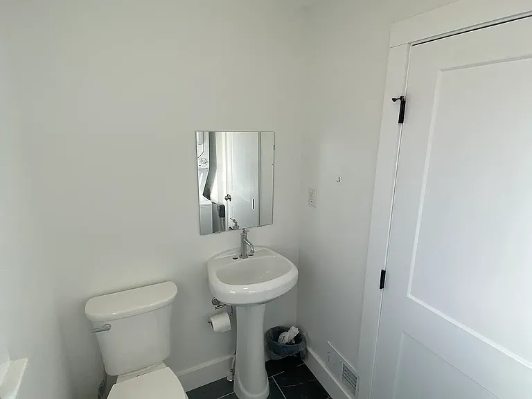 424 E Logan St — Photo 5