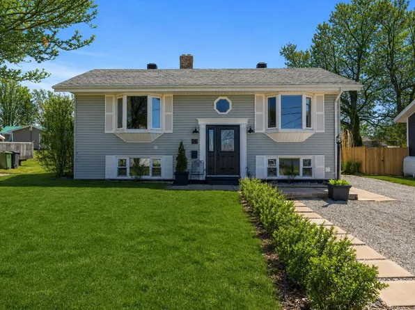 16 Moreau Dr, Charlottetown, PE C1A 2Y2