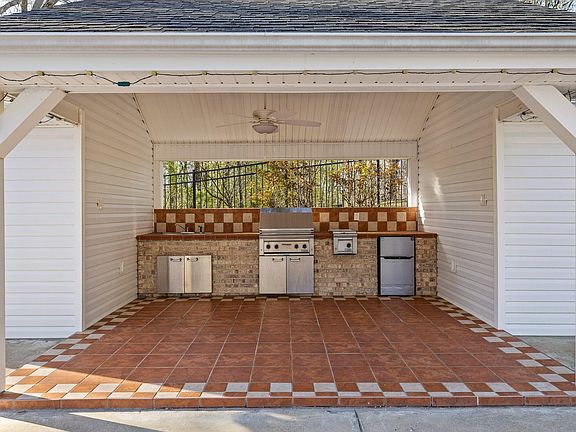 3rd image of 895 Ross Hollow Rd