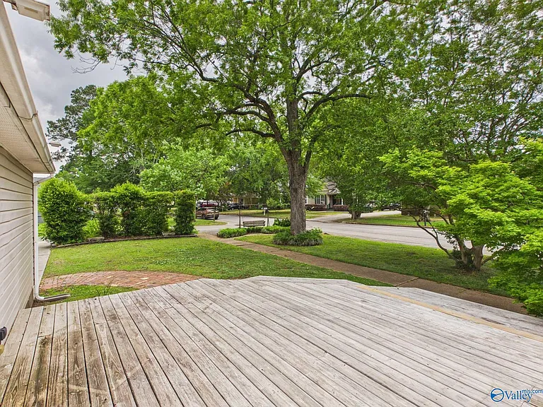 501 Prospect Dr SE — Photo 37