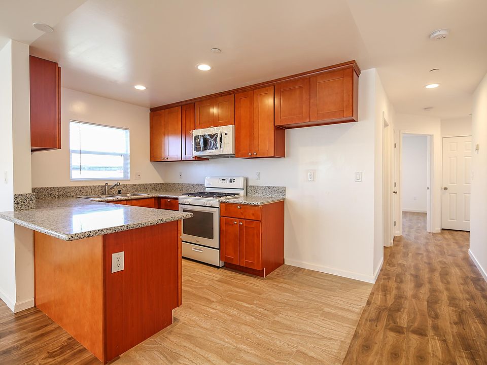 2nd image of 1659 1/2 W 224th St