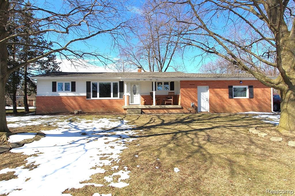 2155 Briar Ln Burton MI 48509 Zillow