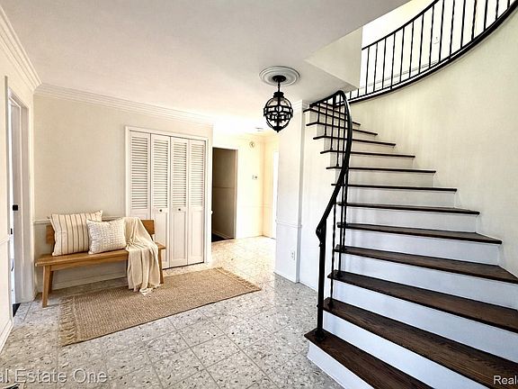 3rd image of 1811 Campus Ct