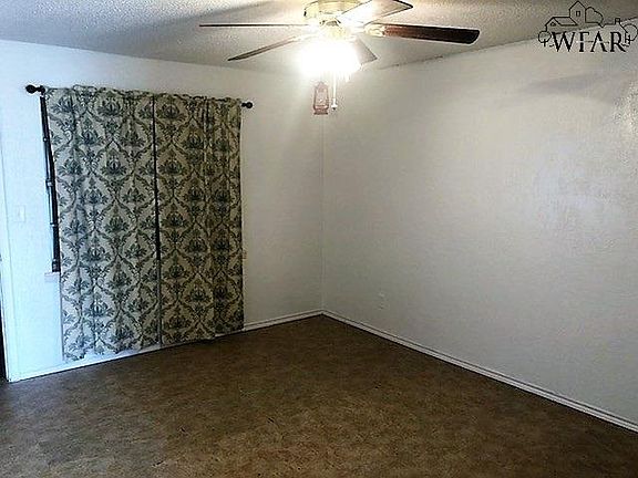 2nd image of 209 E Garden Dr