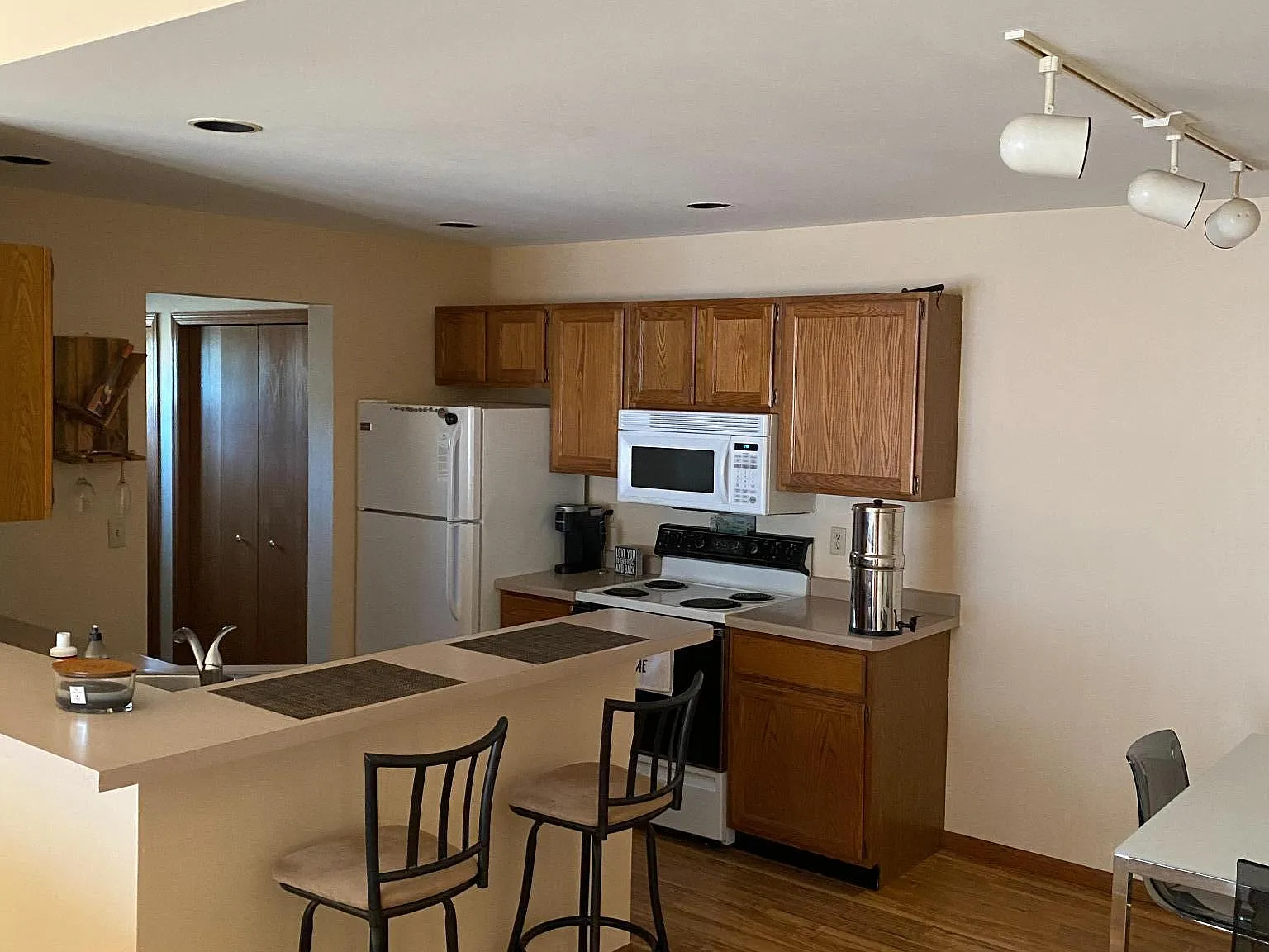 2 bed, 1100 sqft, $1,595 — Photo 2