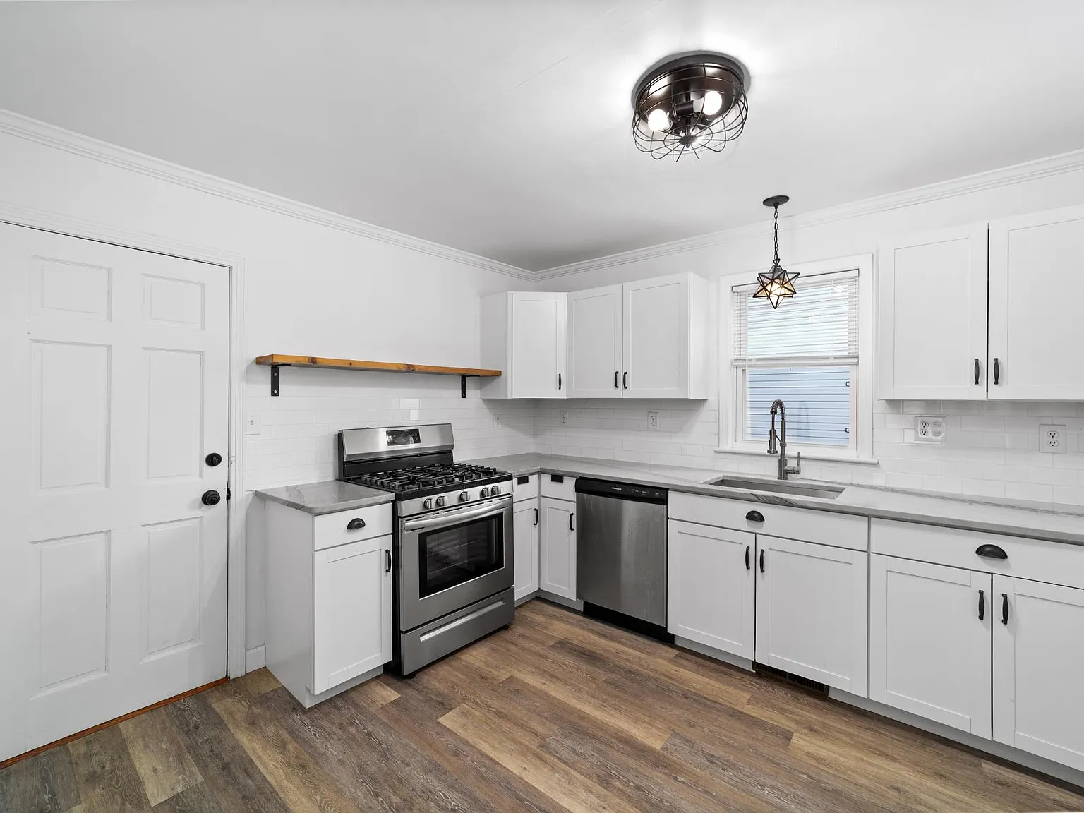 2 bed, 1000 sqft, $1,600 — Photo 1