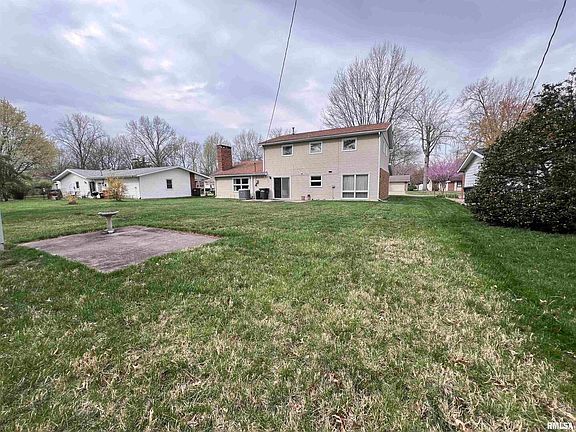 3rd image of 609 S Terrace Dr