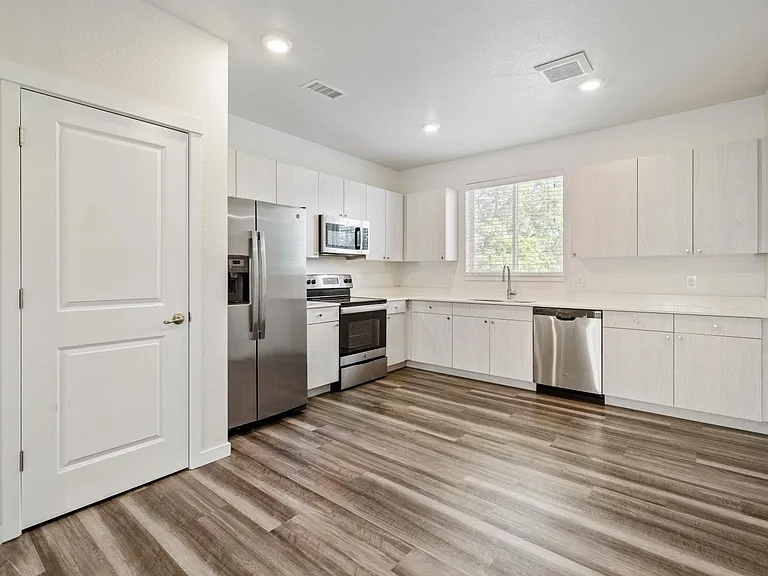 1091 Carr St #206 — Photo 9