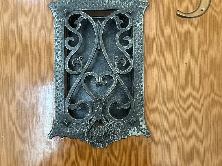 Unique speakeasy type of peep hole