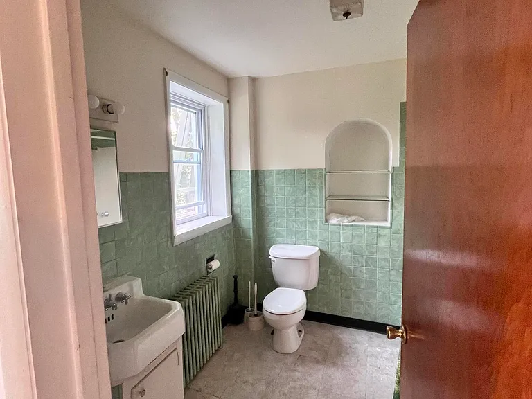 24 E Market St — Photo 7