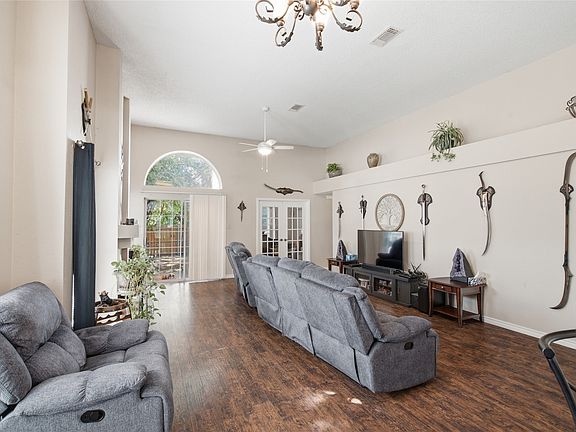 4th image of 1106 Cain Ct