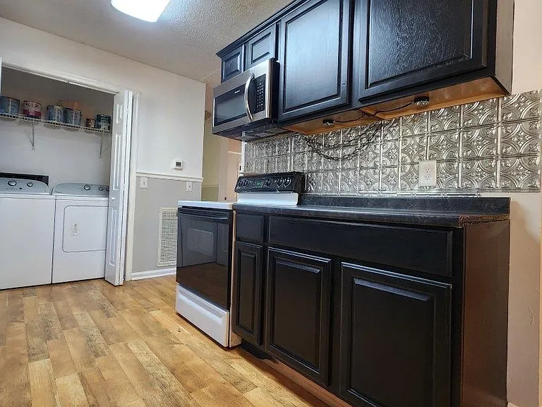 1711 Oak Hill Dr — Photo 6