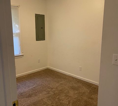 3rd image of 1100 Parkview Dr #B