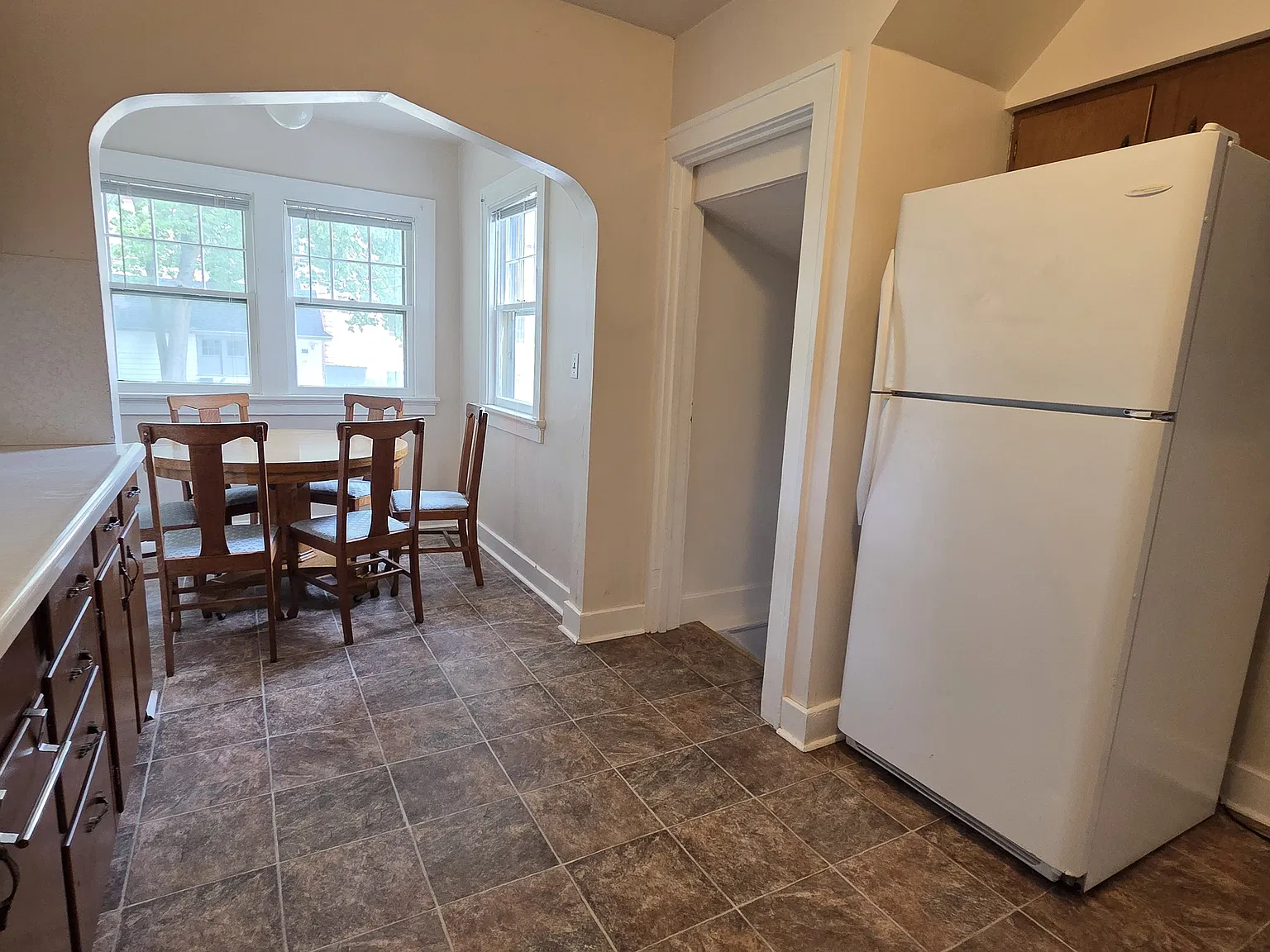 5 bed, 1272 sqft, $2,050 — Photo 3