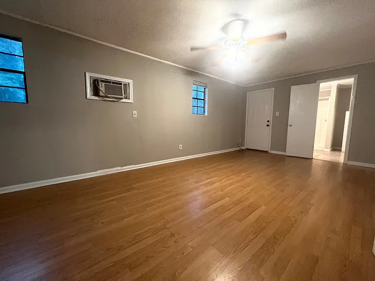 812 Robin Hood Trl — Photo 10