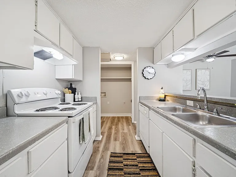 Cedar Park Apartments — Photo 46
