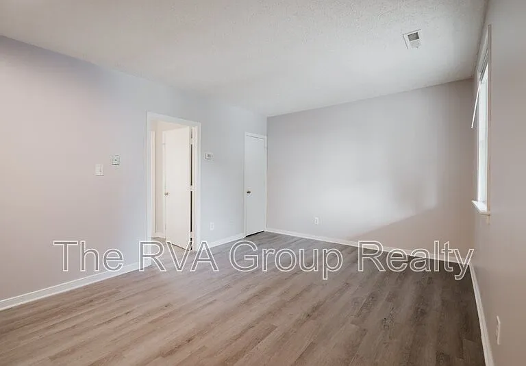 3807 Woodlawn St #8 — Photo 4