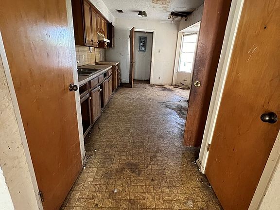 3rd image of 1421 Gregory Dr