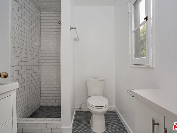 4th image of 618 Mildred Ave