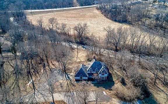 3rd image of 2 E Rockwood Dr