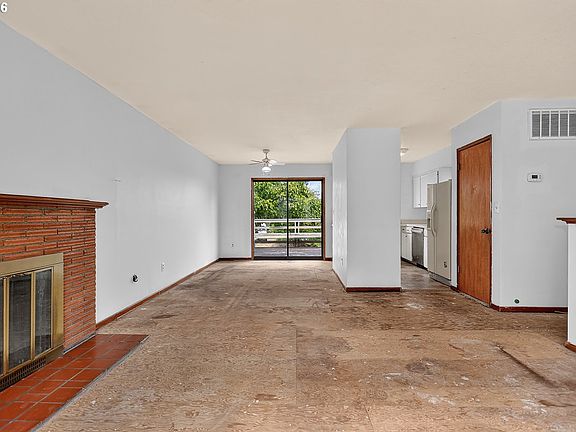 5th image of 1919 Garrison St