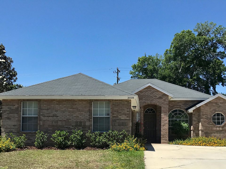 3018 Majestic Oaks Ln