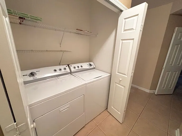 520 Hockendale Cv — Photo 15
