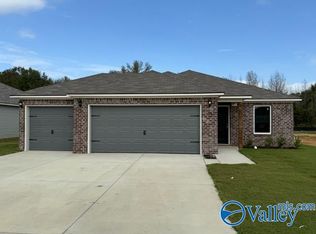 208 Clear Creek Dr, Decatur, AL 35603