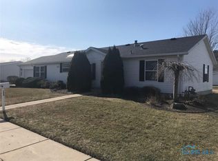 1228 Skyline Dr, Fremont, OH 43420