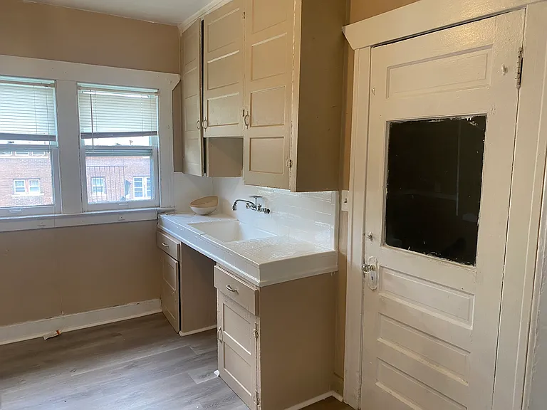 2645 W Grand St — Photo 7