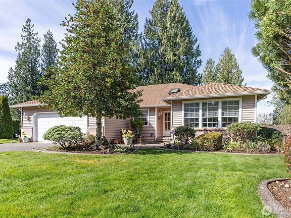 4th image of 18204 Woodbine Dr