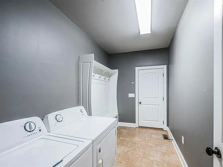 1395 Ivan Downs Blvd — Photo 13